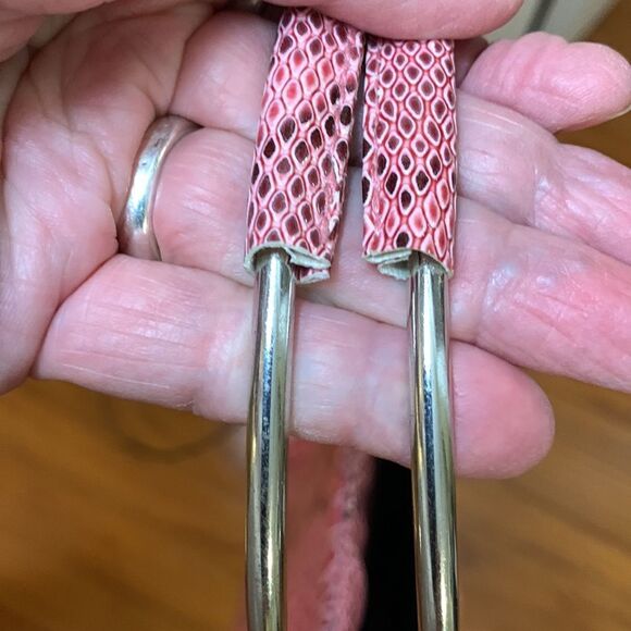 Kim Kardashian pink tote in faux snake print - Picture 15 of 16